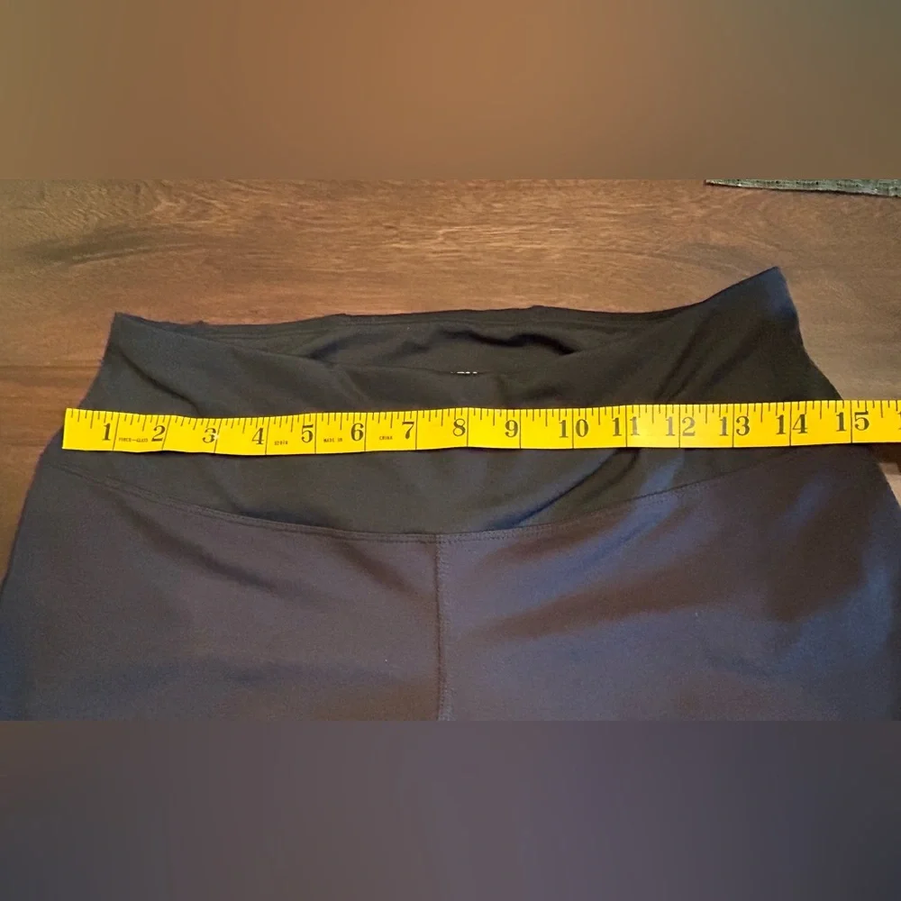 Saucony Women’s Capri Workout Pants Size Medium - Picture 7 of 7